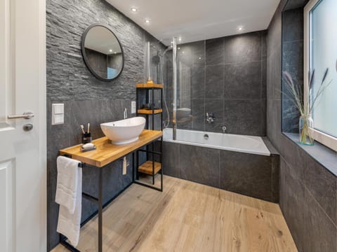 Shower, Bathroom, Bath, towels