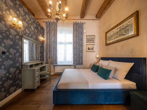 Bed, Living room, Photo of the whole room, Bedroom