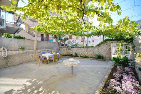 Stone house Dobrota,FREE PRIVATE PARKING House in Dobrota