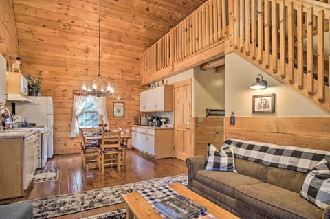 Rustic Rothbury Cabin with Resort Amenity Access! Cabin in Wisconsin