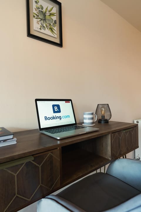 West End Escape - Prime Location Apartment in Glasgow