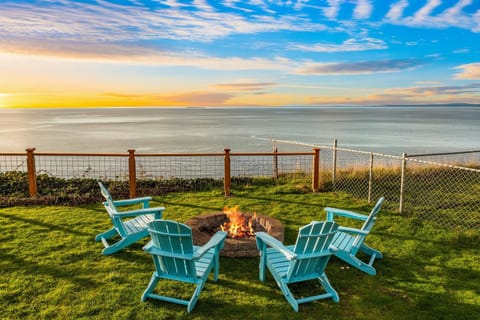 Day, Natural landscape, View (from property/room), Balcony/Terrace, Seating area, Beach, Evening entertainment, Sea view, Sunrise, Sunset, fireplace