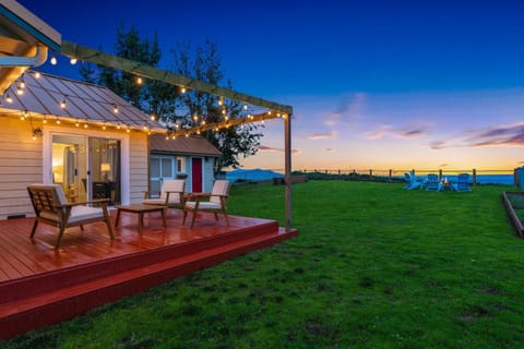 Property building, Patio, Night, Garden, View (from property/room), Balcony/Terrace, Garden view, Sea view, Sunrise, Sunset