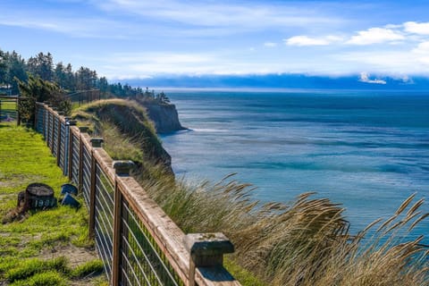 Nearby landmark, Spring, Day, Natural landscape, Sea view