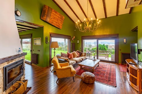 Casa Comaro House in O Morrazo