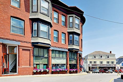 Property building, Day, Street view
