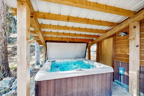 Rivers Edge Retreat House in McCall