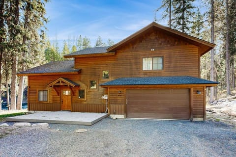 Rivers Edge Retreat House in McCall