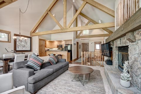 Luxury 4 bed Pines Townhome amongst the peace and quiet townhouse House in Beaver Creek