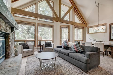 Luxury 4 bed Pines Townhome amongst the peace and quiet townhouse House in Beaver Creek