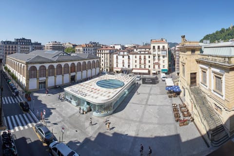 Neighbourhood, View (from property/room), City view, Street view