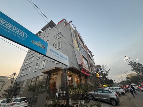 Property building, Neighbourhood, City view, Street view, Parking