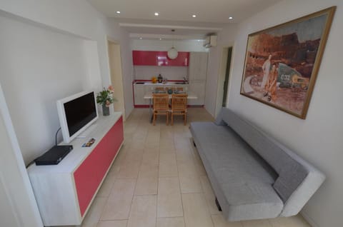 Communal lounge/ TV room, TV and multimedia, Evening entertainment