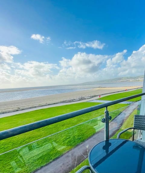Sea view apartment at the beach! Apartment in Wales