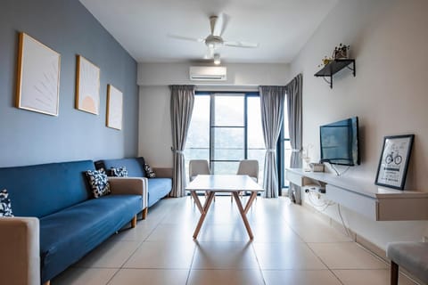 Communal lounge/ TV room, TV and multimedia, Living room, Seating area, Evening entertainment, fireplace, air conditioner