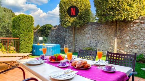 MillyHolidays - Apartment Lillà - Center - Nearby Beach - Private Garden - Spa Pool Apartment in Bardolino