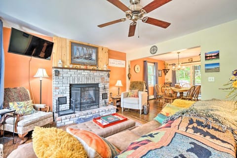 Rustic Adirondacks Home with Hot Tub and Lake Access! House in Capital District, NY, USA