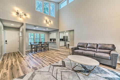 Walk to UF Remodeled Family Home with Patio! House in Gainesville