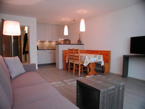 Kitchen or kitchenette, Living room, Dining area