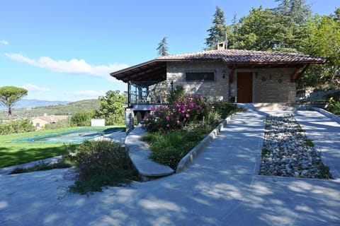 Property building, Garden, Swimming pool