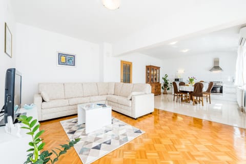 Apartment Anamarija with sea view Apartment in Šibenik