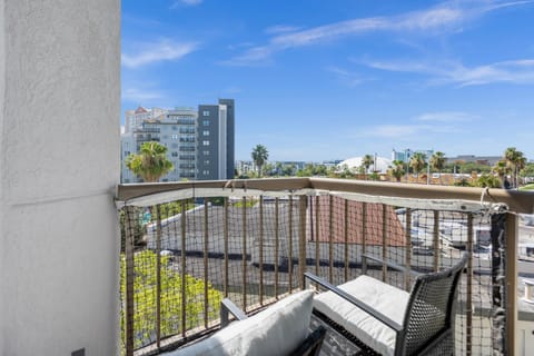 Cozy Condo on International Dr. Near Universal Studios Apartment in Orlando