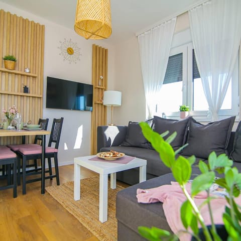 Narcis 17 - novonamesteni apartman sa prelepim pogledom na Tornik Apartment in Zlatibor