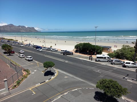 Sea view, Street view