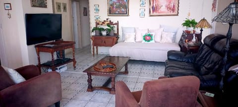 Communal lounge/ TV room, TV and multimedia, Living room, Seating area