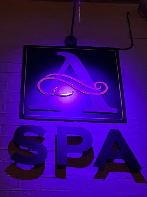 Ashbys Deluxe Studios with Free Spa included Apartment in Portsmouth