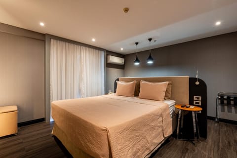 Bed, TV and multimedia, Photo of the whole room, Bedroom, air conditioner