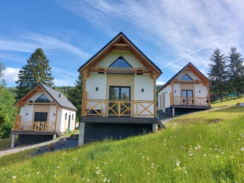 Property building, Day, Natural landscape, Garden, Garden view