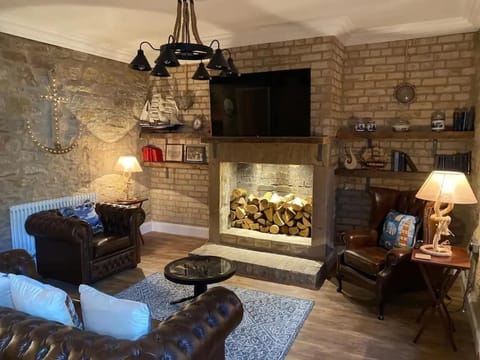 The Captains Nook-Hot tub House in Amble