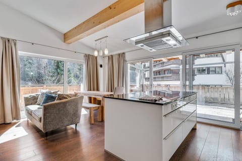 Kitchen or kitchenette, Seating area