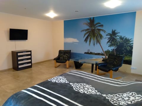 Photo of the whole room, Seating area