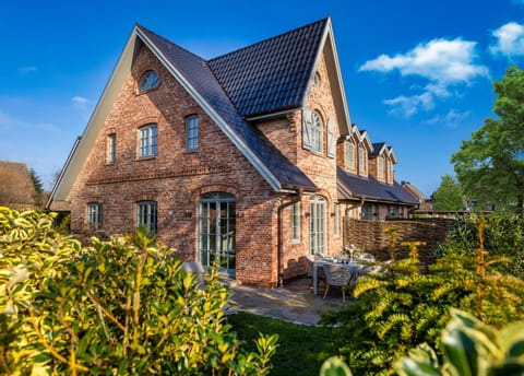 Property building, Spring, Day, Garden, Garden view