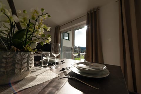 Seating area, Dining area