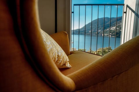 Living room, Seating area, Lake view, Lake view