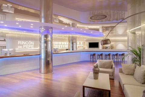 Facade/entrance, TV and multimedia, Lobby or reception, Lounge or bar, Entertainment, Drinks