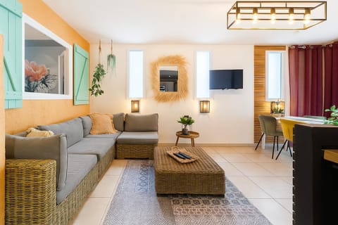 Communal lounge/ TV room