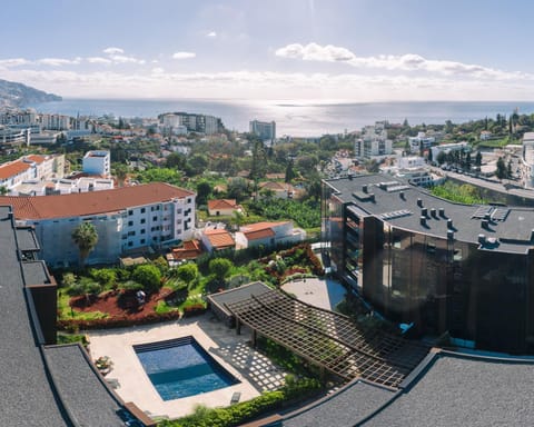 Bird's eye view, Pool view