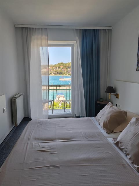 Bed, View (from property/room), Balcony/Terrace, Sea view