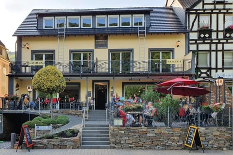 Property building, Patio, Facade/entrance