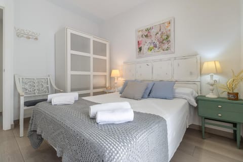 Bed, Bedroom, heating, towels, wardrobe, air conditioner