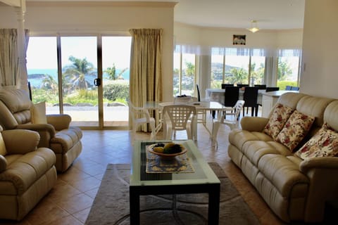 Property building, Day, Natural landscape, Garden, Garden view, Sea view
