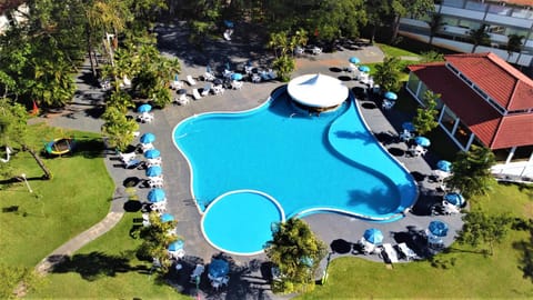 Property building, Day, Natural landscape, Bird's eye view, Garden, Garden view, Pool view, Swimming pool, sunbed