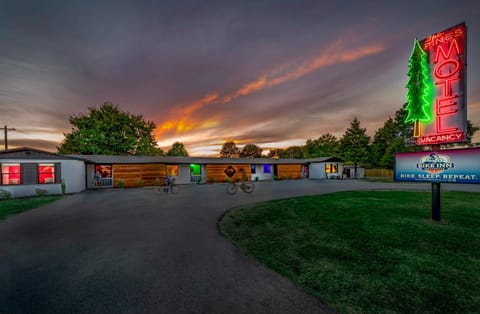 Property building, Property logo or sign, View (from property/room), Landmark view, Sunset