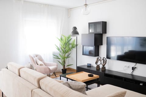 Communal lounge/ TV room, TV and multimedia, Living room