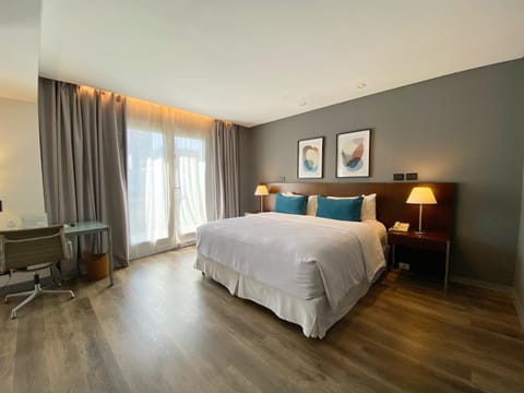 Bed, Seating area