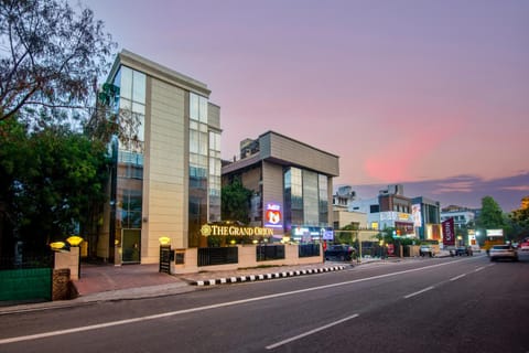 Property building, City view, Parking